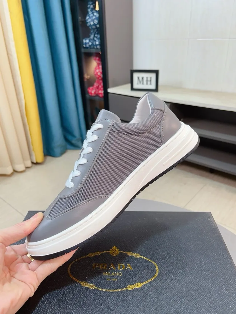 Men's shoes 💰420🌹🌹High-quality new Prada counters are launched simultaneously. The new men's shoes and 😘fabrics are selected from imported mesh and glue-spraying technology. Imported cowhide lining. 👍🏿High-end☄️Open-molded non-slip rubber outsole, exquisite lines, simple and elegant, comfortable and high-end for leisure travel. Code number: 38 to 44